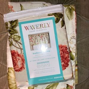 Waverly valence bundle